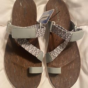 NWT Merrell sandals, size 9